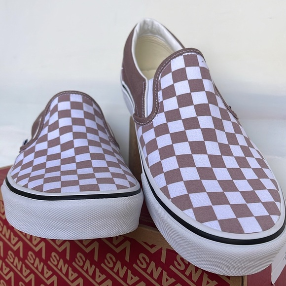 Vans Men’s Classic Slip-On
Color Theory Checkerboard
VN000BVZC9|
Sneakers - Picture 7 of 16